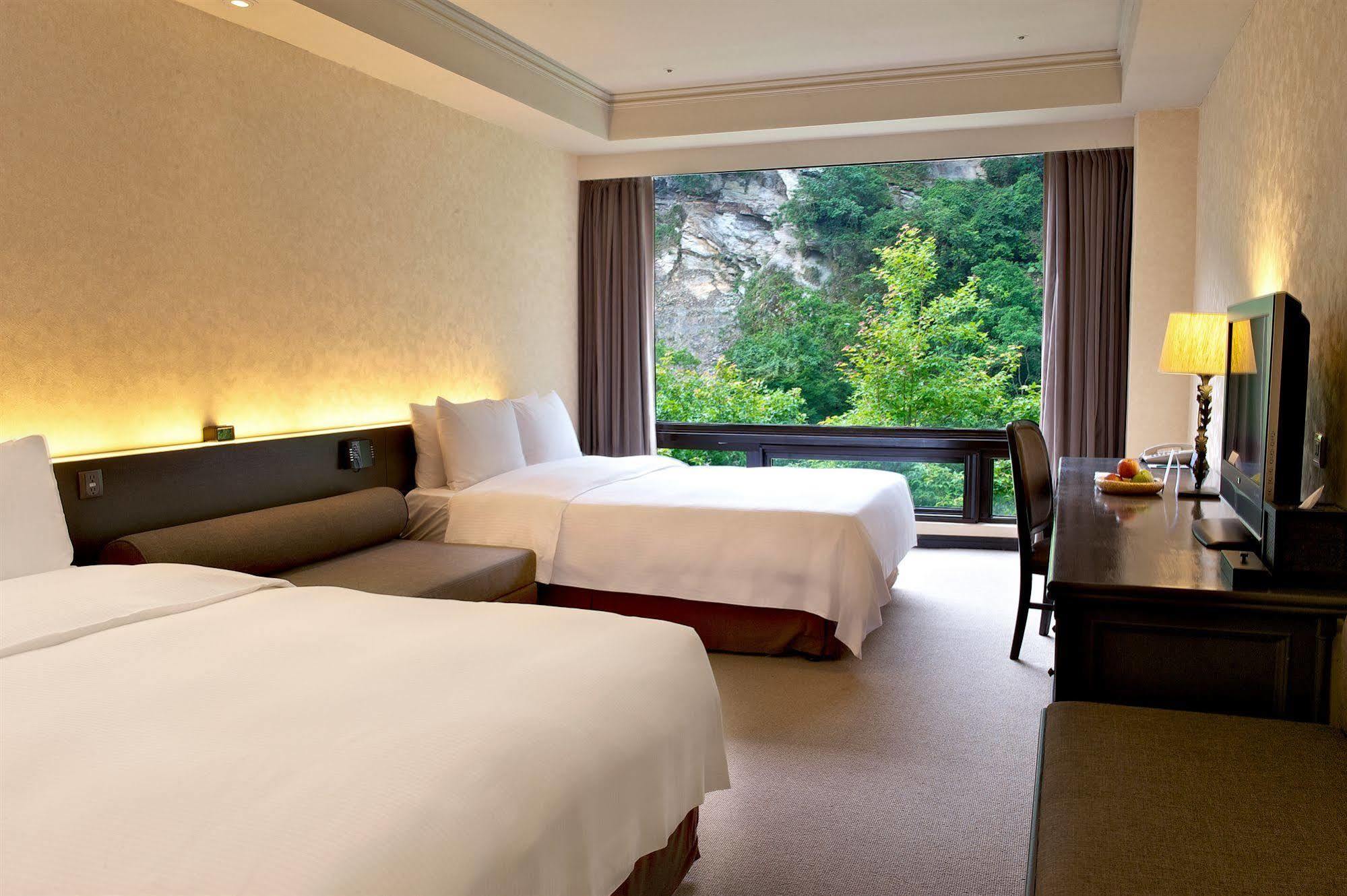 Silks Place Taroko Hotel Fushi Bagian luar foto